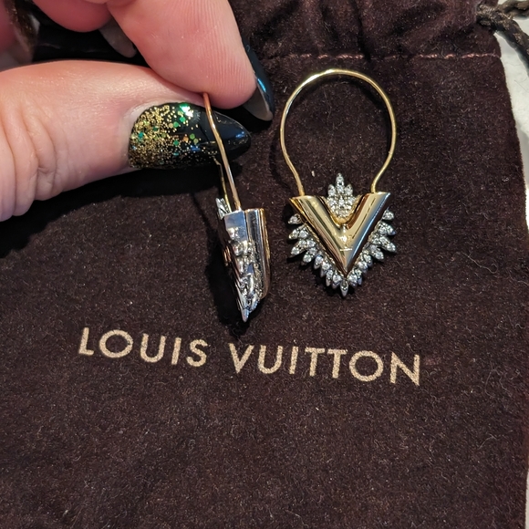 Authentic Louis Vuitton V spark earrings Like new condition! ❣️ - Picture 5 of 8